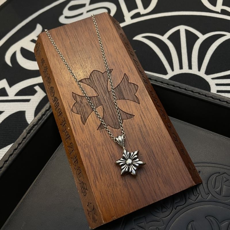 Ch*0me He**ts necklaces